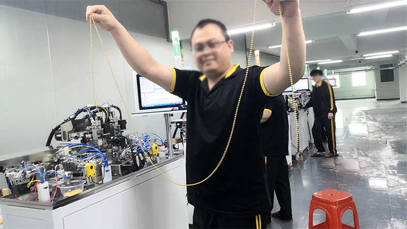 Automatic chain buckle