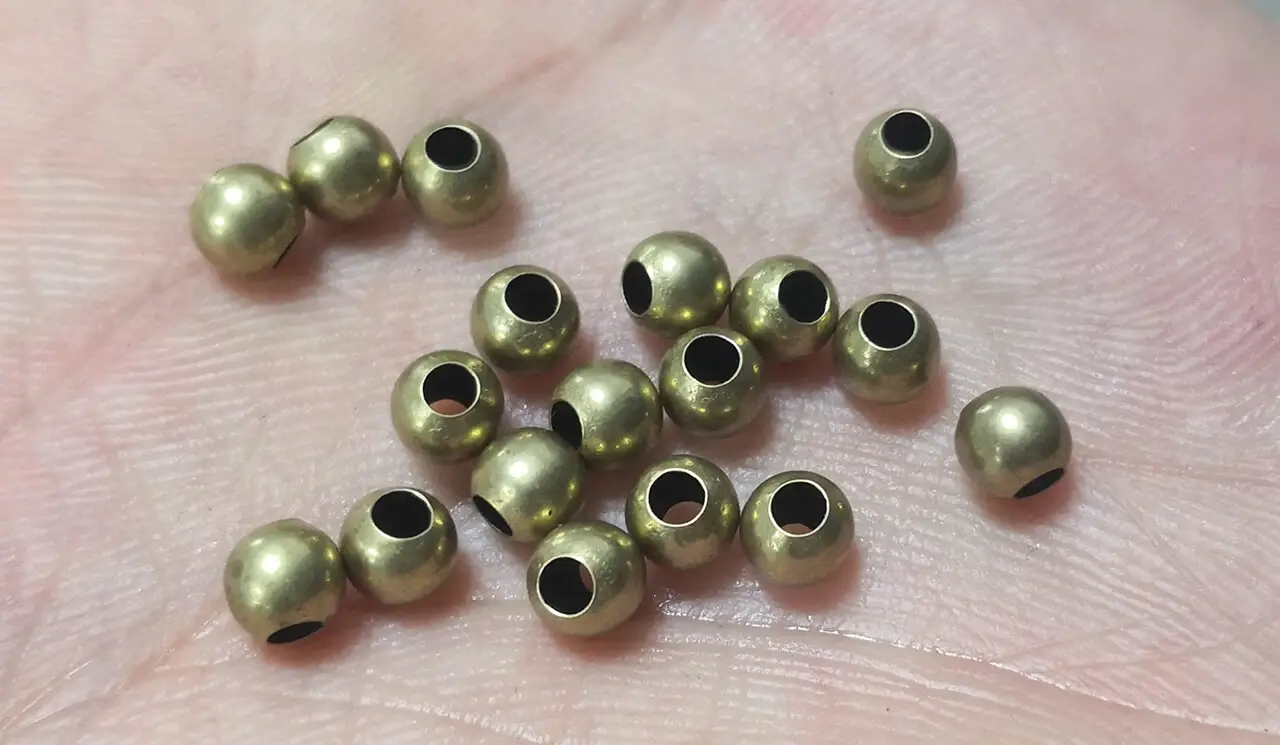 Ball Making Machine(Silent)(Image4) Automatic hollow bead forming machine by Sible, capable of producing round balls, oval beads, and abacus beads up to 14mm diameter